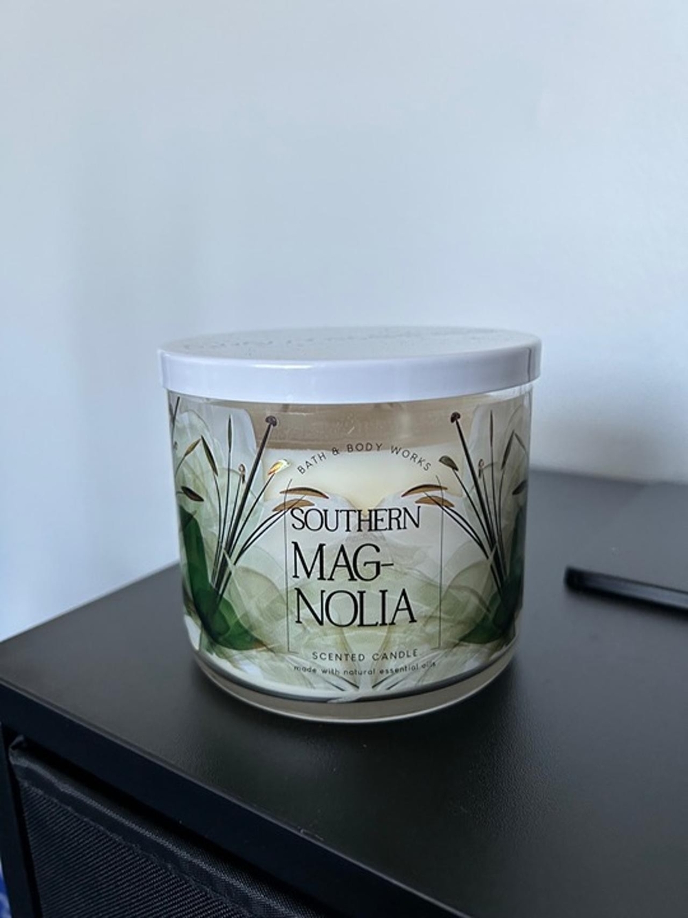 Bath & Body Works Southern Magnolia Candle - White & Green